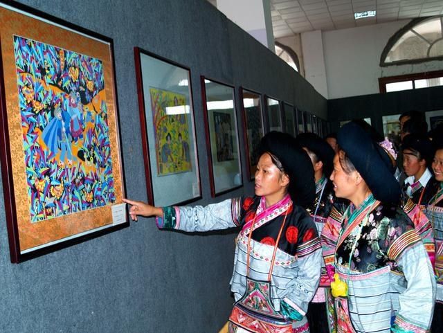 姑娘|苗族姑娘围腰上绣花的传说