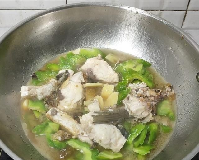  香浓|鱼和苦瓜天生一对，这客家做法超下饭，香浓入味又不苦，太好吃了