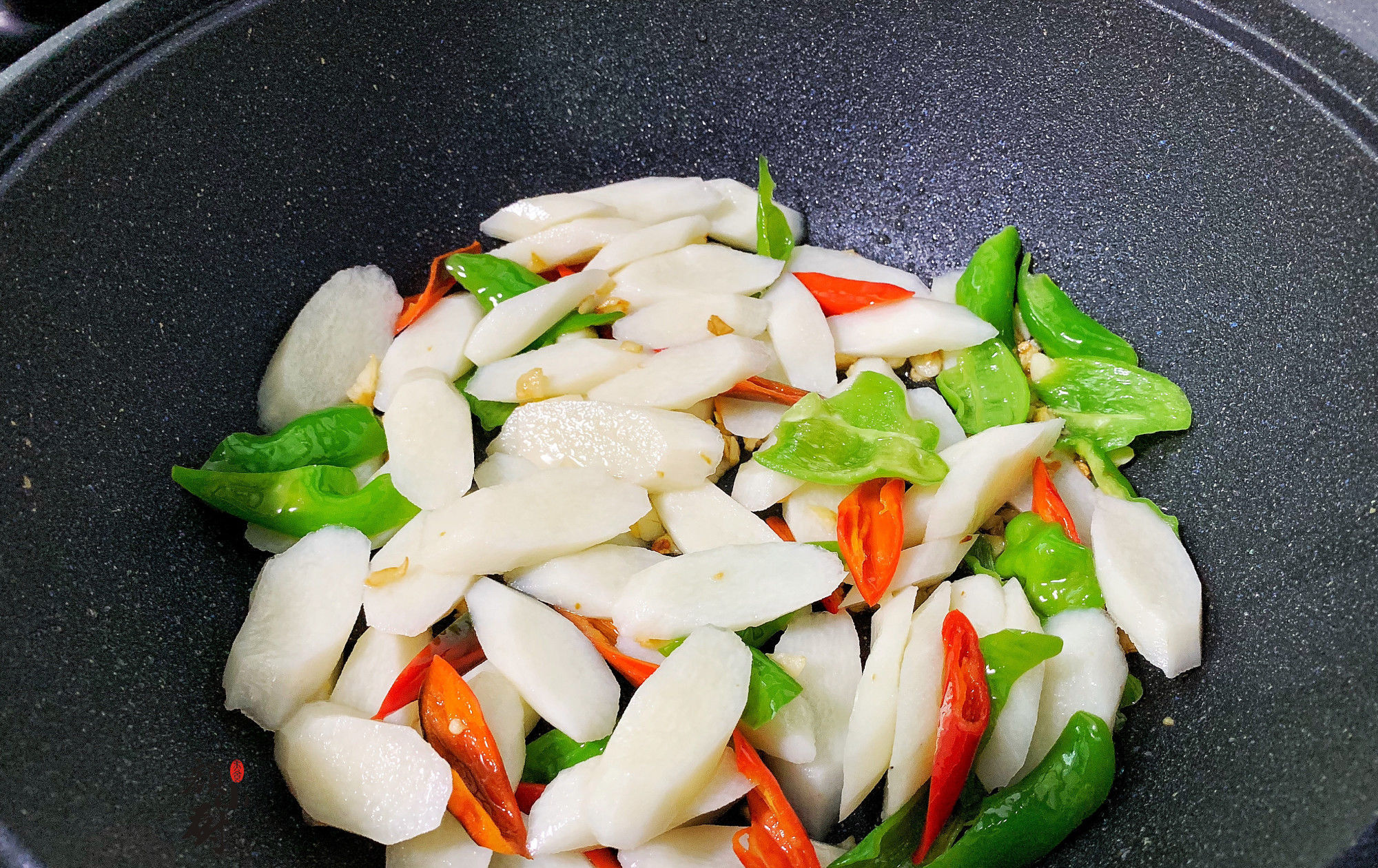  椒炒山药|山药和它是天生一对，多做给家人吃，简单一炒，比吃肉还营养