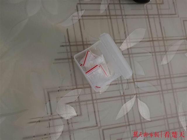  捣毁|东西湖警方雷霆出击，成功捣毁8人吸毒贩毒窝点