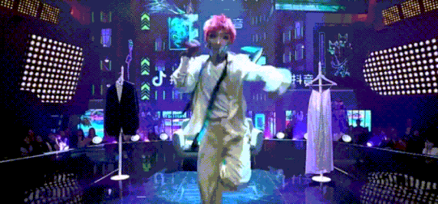  糖果炮弹|《蒙面舞王》强强对决，“调皮蛋”守擂成功！