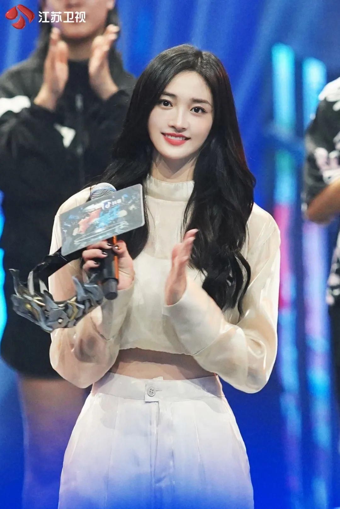  糖果炮弹|《蒙面舞王》强强对决，“调皮蛋”守擂成功！