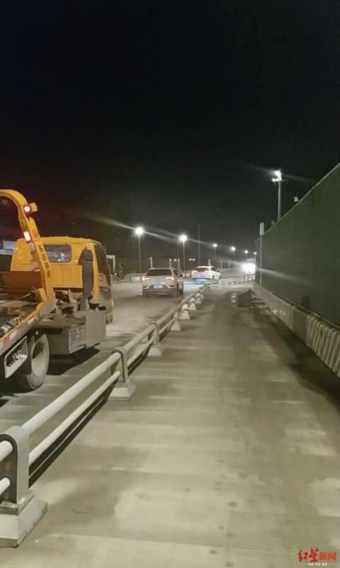 解决|一小时,同路段,多辆车爆胎!承建部门:路面受损,正协调解决