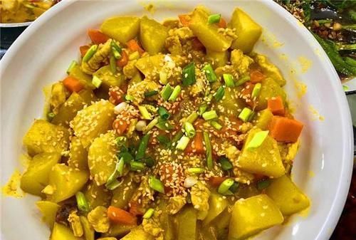 却说|老公请同事来家里吃饭，我下厨做一桌菜，上桌却说我精明过头了