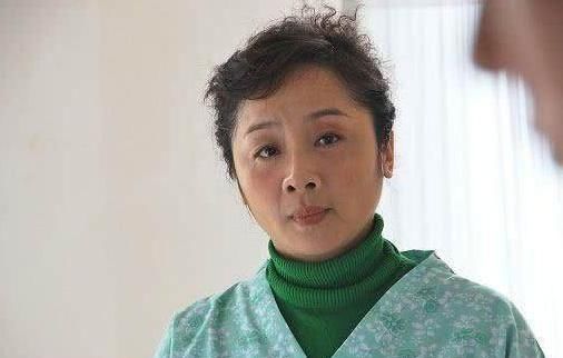  丈夫|《红海行动》的制片人，退居幕后捧红丈夫，却换来一纸离婚书