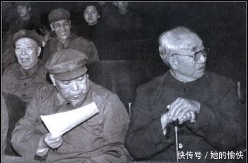 许世友|许世友将军接到撤退命令, 咬牙做了一个决定, 吓的越军屁滚尿流的弃城而逃!