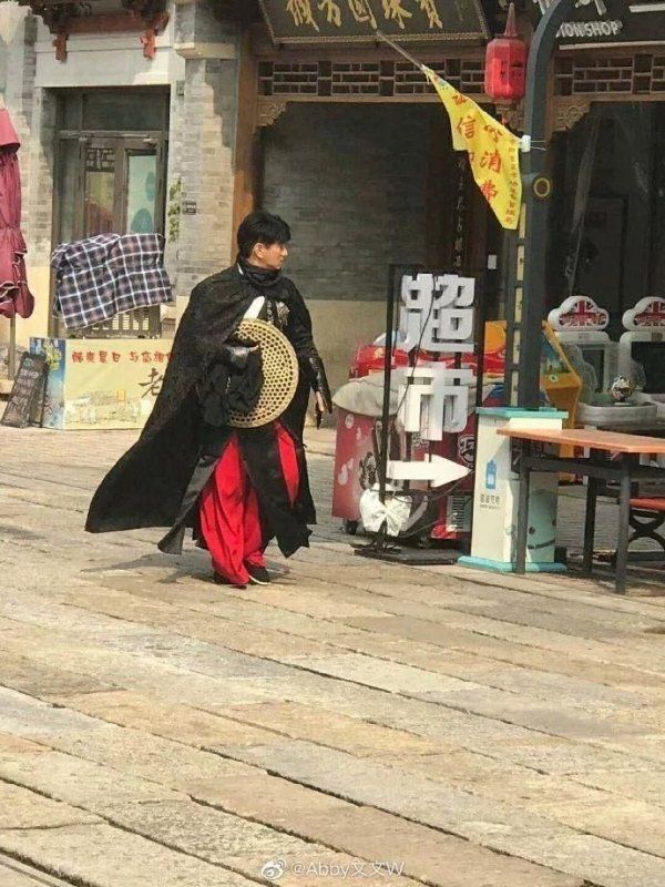  元气|元气满满的哥哥今天在青岛即墨古城录制！杨洋陈学冬超帅