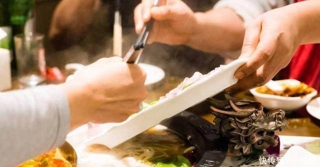  辣锅|吃火锅最讨厌这6种行为, 如果能忍受2个的, 绝对是“生死之交”!