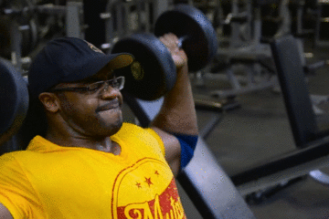  三角肌|别把窄肩怪在基因上，高手靠这些方法把它练宽！