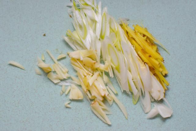  开胃|三伏天没食欲，试试这道菜，酸香开胃，比鱼香肉丝还抢手