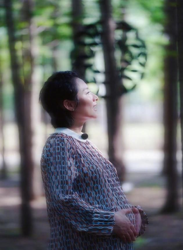  肚子|刘璇怀二胎疑是双胞胎？自曝肚子上长红疹奇痒难受