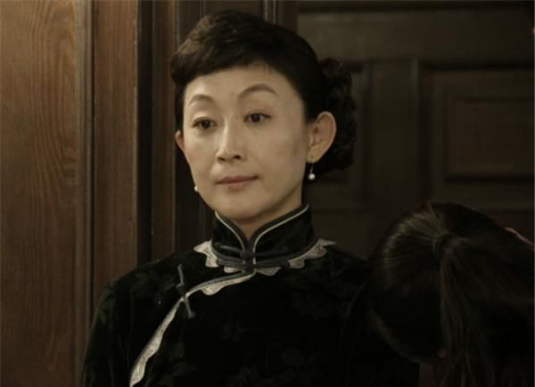  陈道明|“女版陈道明”，曾被嫌弃长相，56岁未婚只因跟哥哥的一个约定！