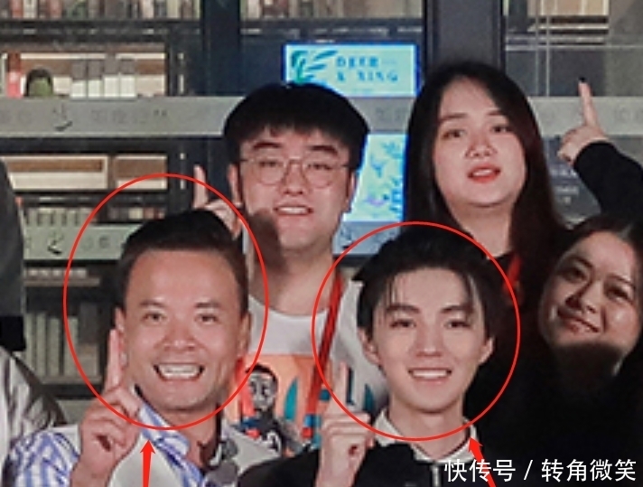  合照|中餐厅4杀青合照，王俊凯新造型超抢眼，我却在关注刘宇宁的头像