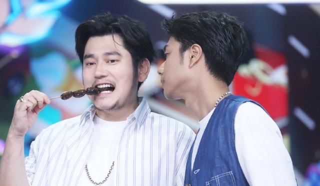 王一博|天天向上:王一博吃半盘豆芽,大张伟提议送大厨进剧组,宠弟实锤