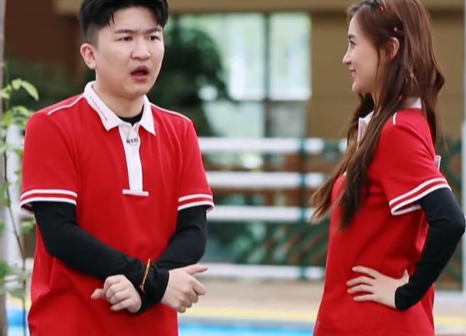  baby|张大大跟baby撒娇，说自己不会游泳，她的反应让人直呼过瘾！