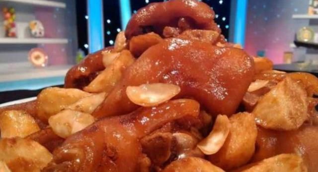  猪蹄|炖猪蹄时，不要直接下锅焯水，教你几个妙招，炖得更入味更软烂！