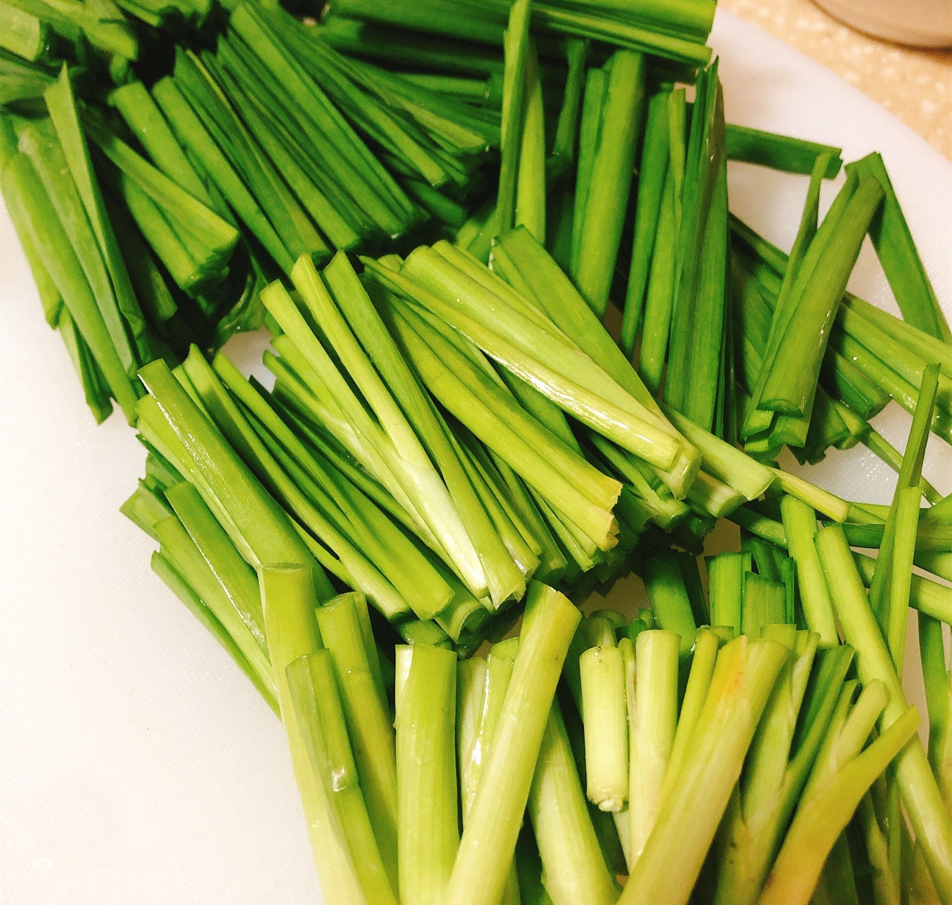 韭菜|香喷喷的韭菜炒虾米,小孩子长身体要多吃,开胃又营养