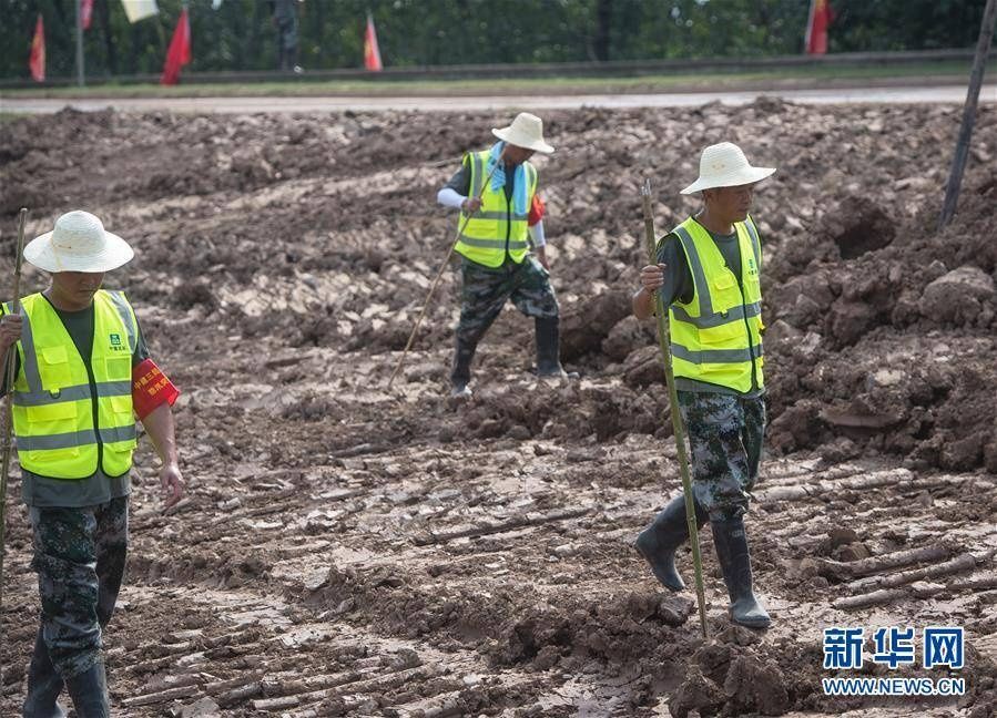 故事|【图片故事】“火神山”建设者忙碌在抗洪一线