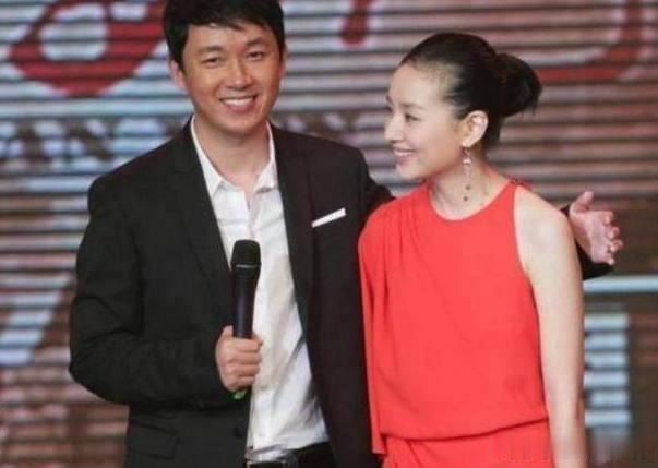  性无能|她出道被张艺谋相中，却嫌前夫性无能，如今两人同台还搂搂抱抱！