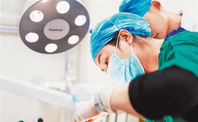  昌都市人民医院|重庆女牙医支援昌都认了仨徒弟