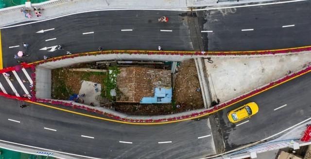 酒瓶|海珠涌“钉子户”成网红景点，在夹缝生存，有人半夜朝房屋丢酒瓶