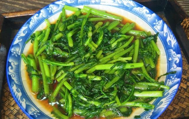 伏天|进入二伏天,记得多吃茼蒿,教你简单做法,3分钟出锅又绿又脆