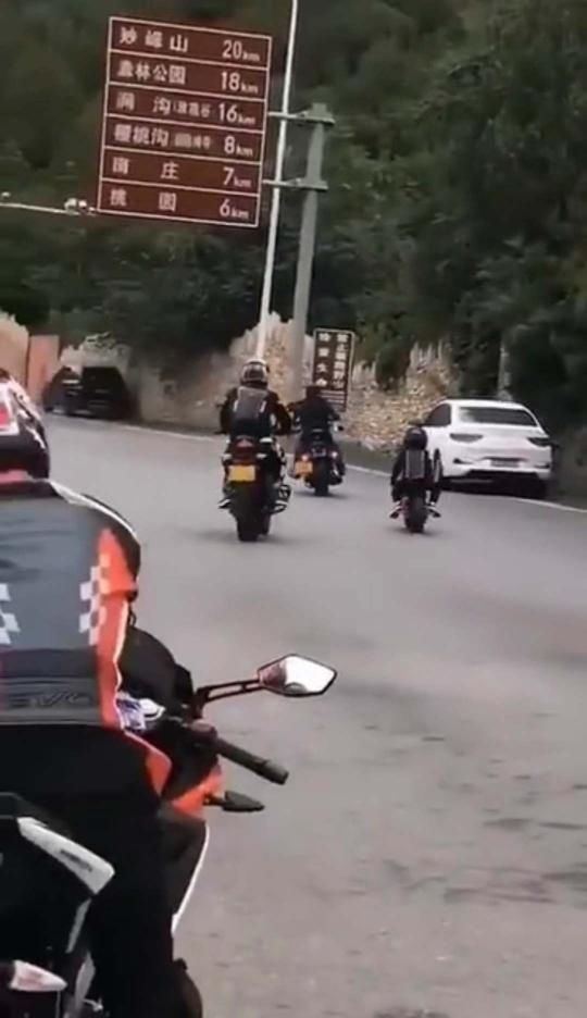  北京|山路出现儿童摩托车骑手，北京门头沟交警介入调查