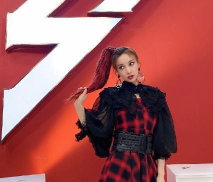  开播|《乘风破浪》开播后，最大赢家不是李斯丹妮，而是这位元气大小姐