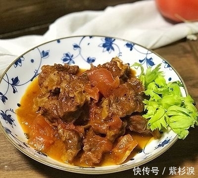  去除牛肉|家宴·西红柿炖牛腩