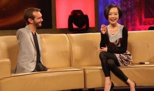 出生|国外男子一出生就吓吐了父亲,现在却能影响整个社会