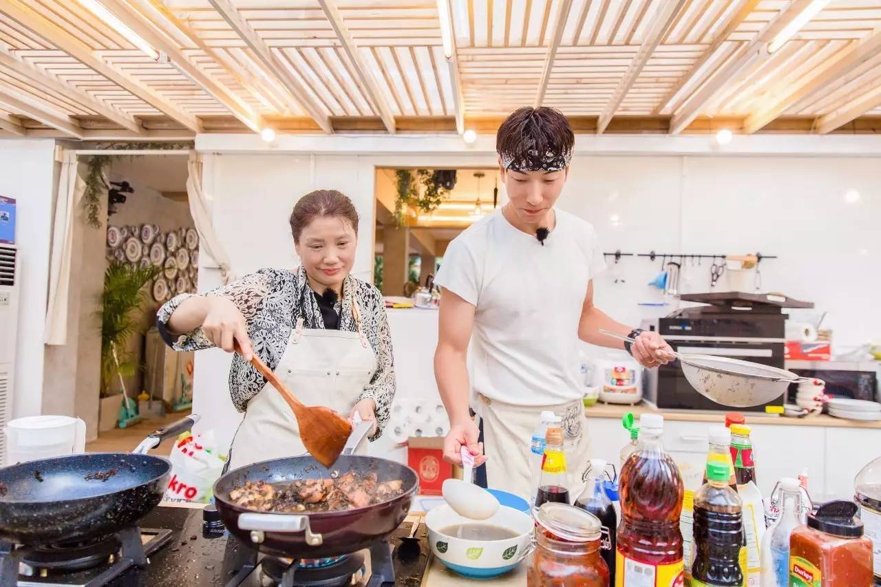  明星阵容|《中餐厅4》国内录制，路透图看到两位老成员，却不是杨紫王俊凯