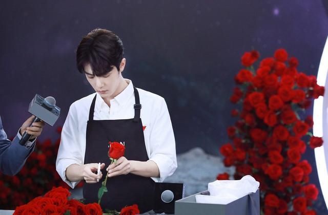  播放|肖战为《余生》做土味表情包，预告片播放近2亿，黑子知道要哭了