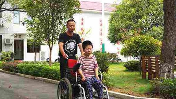 女英雄|女英雄谢芳勇斗歹徒，曾经身中9刀，现状如何？