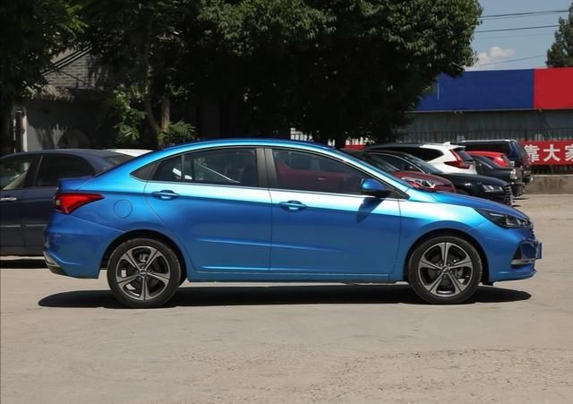  比亚迪|同样是低价车，比亚迪F3和奇瑞艾瑞泽5谁更值得买？