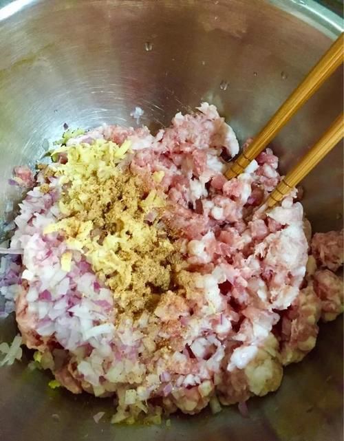 芹菜|为什么芹菜鲜肉饺子的馅黏不起来?