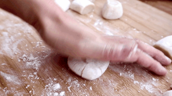  简单|广式甜点“芒果糯米糍”，比雪媚娘制作简单，奶香浓郁，软糯拉丝