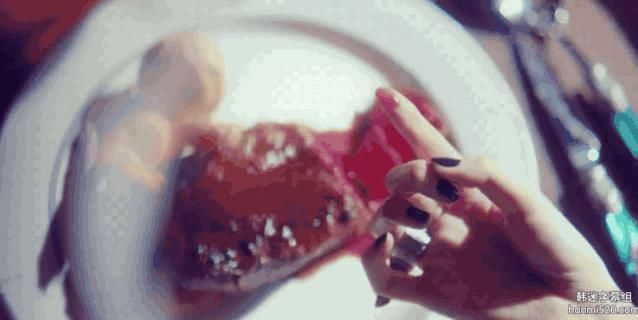  金秀贤|金秀贤 8 块腹肌手感怎么样？只有她知道