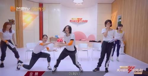  练舞|发金晨缺席的练舞视频，队友评论后又删除，万茜是故意还是无心？