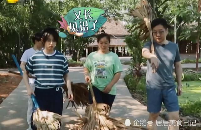  张子枫等人|《向往4》张子枫帮村民扫地，却被工作人员出卖？节目组打码处理！