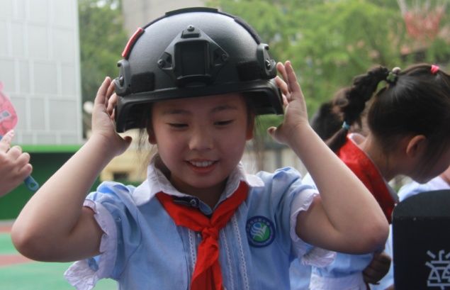 浣花小学|开学第一天 反恐防暴演练走进小学校园