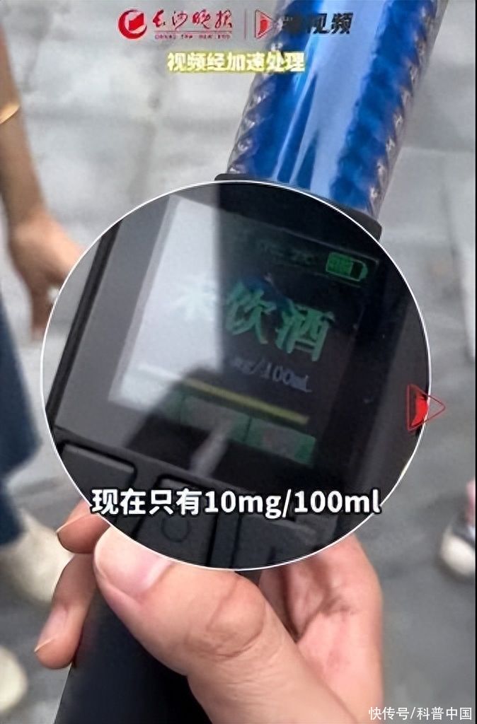 茅台又官宣，这次是德芙！两颗 35 元的酒心巧克力要买吗？2023