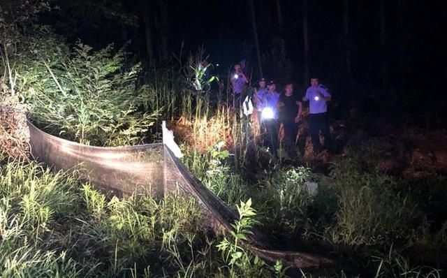  困人员|就在今晚！1名驴友被困东洲深山！16名救援人员柴刀开路！5小时生死救援