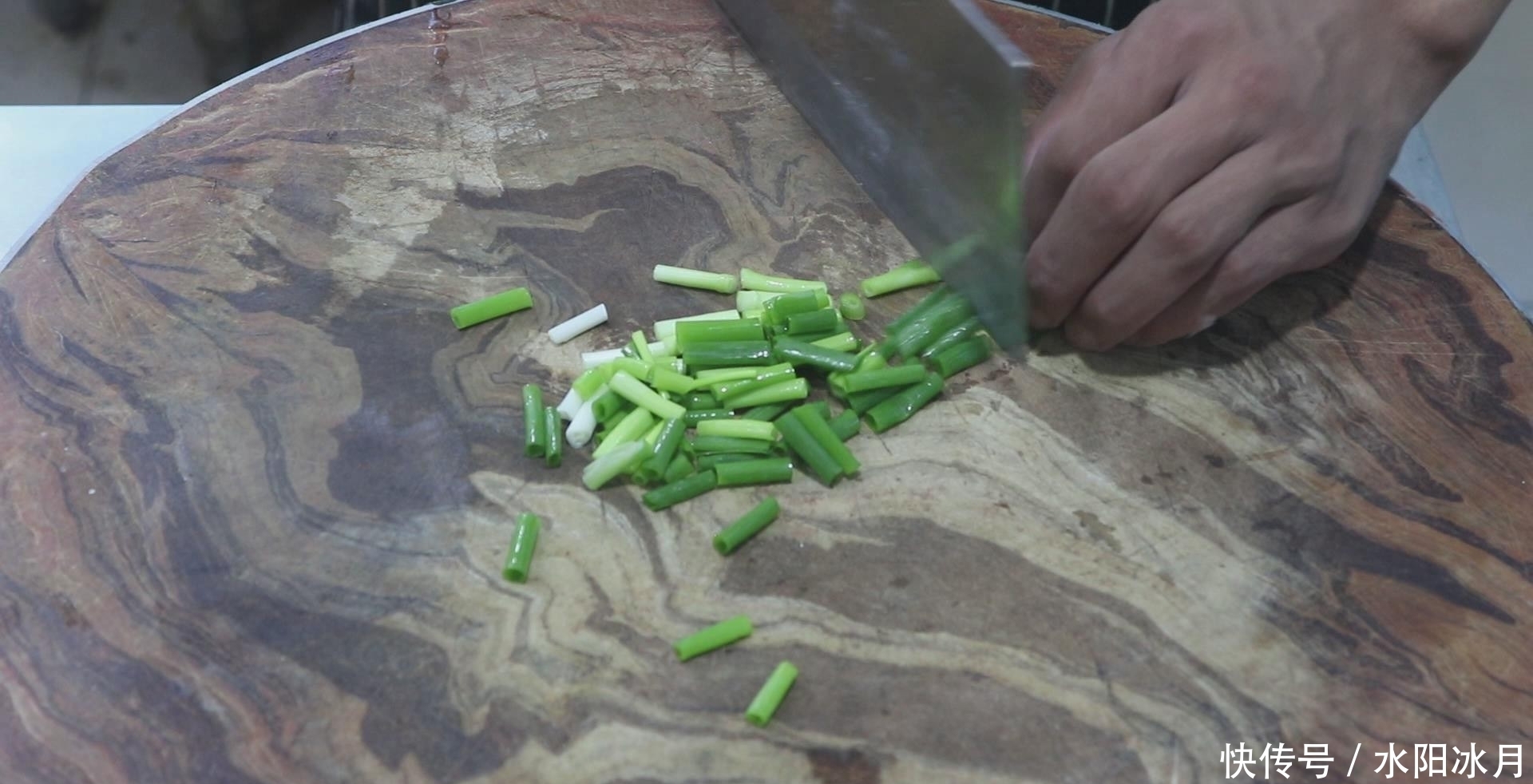豆腐|大厨分享“剁椒豆腐”的家常做法,开胃下饭,滑嫩入味,越吃越香
