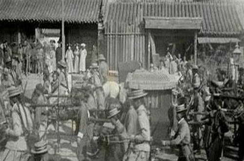  逃向|慈禧西逃向乔家借10万，回宫召见乔家：要何赏？乔家：4字就好