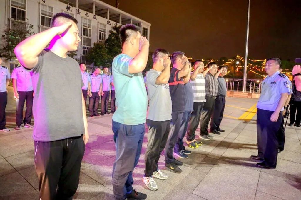  嫌疑人|猪圈里发现无名女尸，经查为南京某大学学生，警方追凶17年终将嫌疑人抓获