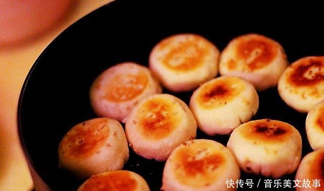 水煎包都|简单一招,让一锅水煎包两边焦黄,饭馆不一定做得到