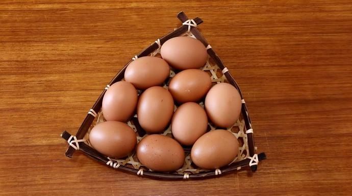 鸡蛋|原来电饭锅也能做烤鸡蛋,加点盐和水就可以了,比水煮蛋更好吃