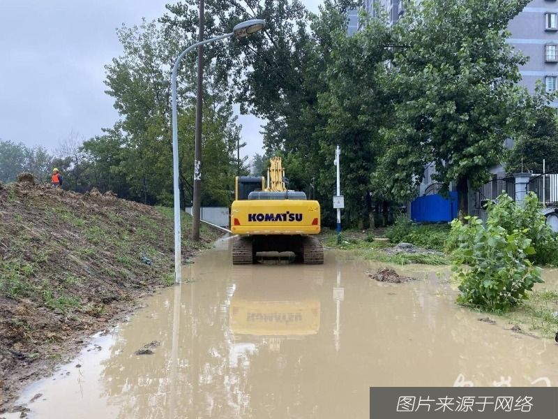  南淝河水位|记者直击南淝河抗洪抢险：水淹没岸边电线杆1米多深