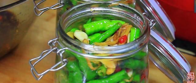  配方|腌辣椒，还是这个方法最好吃，妈妈用了40年的配方，下饭夹馍特香