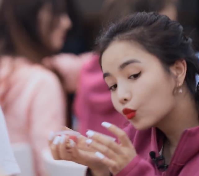 安崎|青春有你2同样是吃火锅,别人只看食材,只有安崎关注点不一样